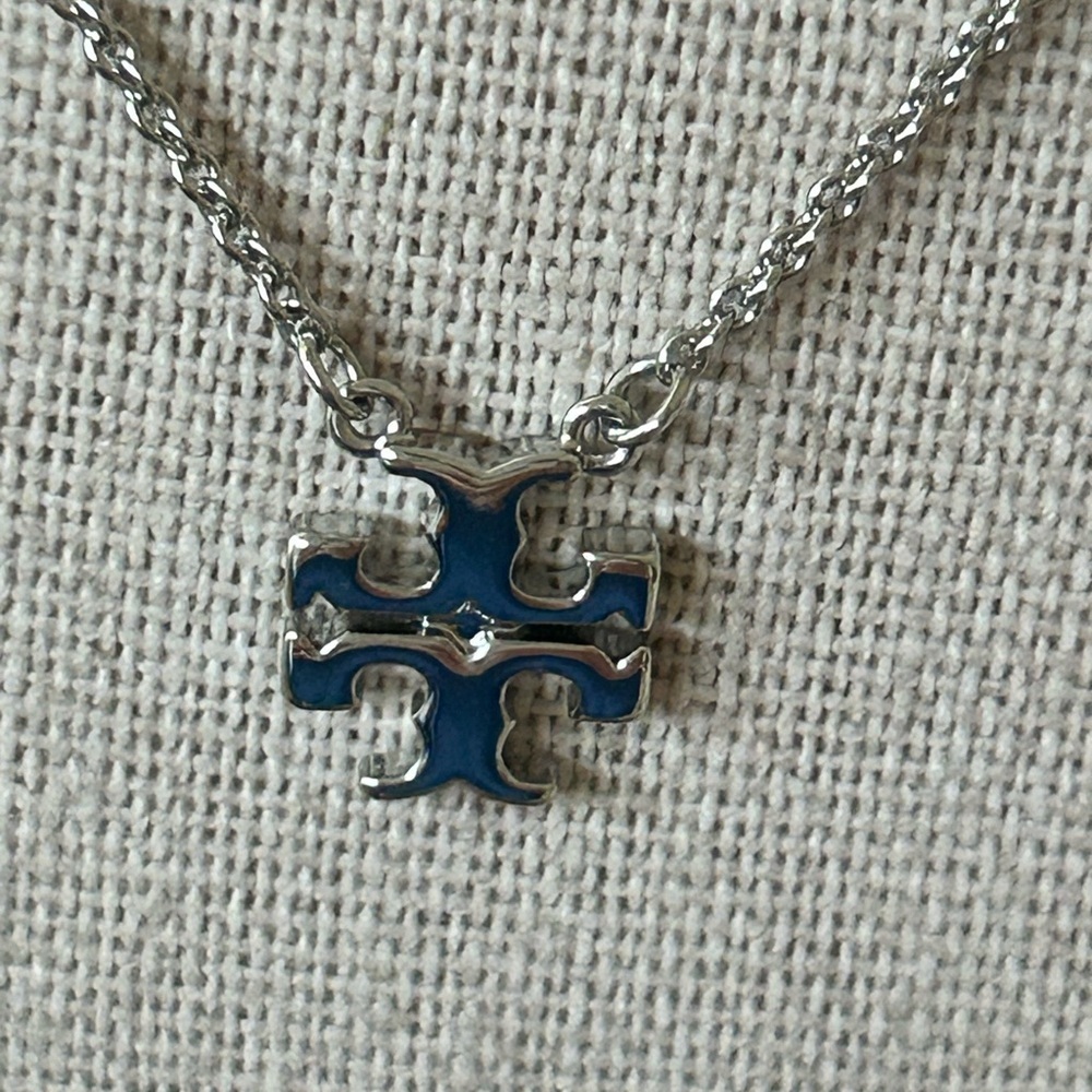 Tory Burch Silver Kira Pendant Chain Necklace - Picture 4 of 8